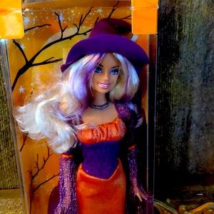 2008 Halloween Treat Barbie in box❣️
